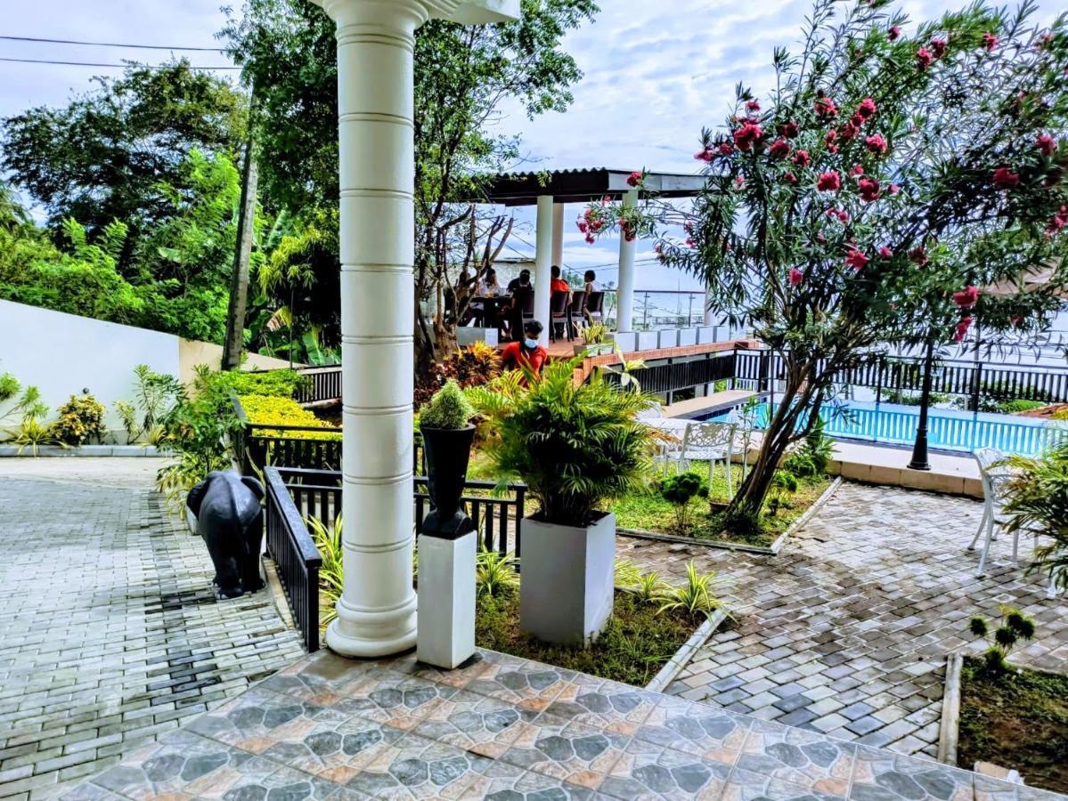 Queens Beach Hotel Tangalle Exterior foto